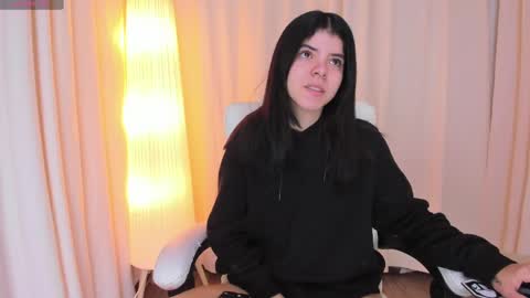 Maddy Please help me with your thumbs up its important online show from March 12, 5:02 am