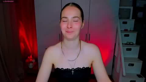 Snapshot of maddy_gate chatting on June 19, 5:17 pm maddy_gate online show from June 19, 5:17 pm