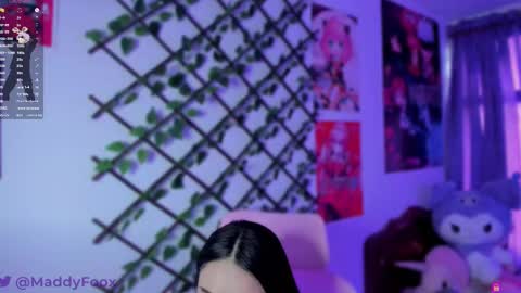 Maddy Foox online show from February 14, 9:53 pm