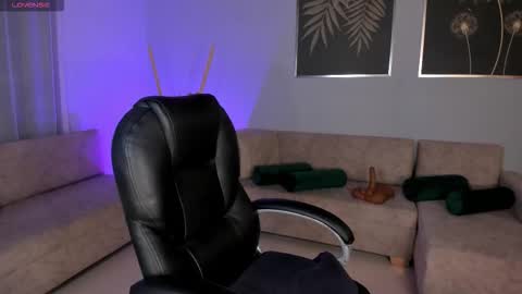 Maddy Owens online show from October 16, 10:49 am