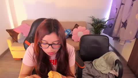 madelaine_taylor online show from November 22, 3:22 pm