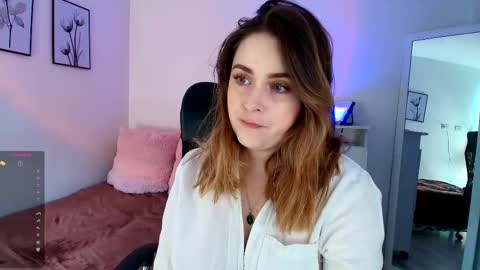 Snapshot of madelamee chatting on September 21, 3:02 pm madelamee online show from September 21, 3:02 pm