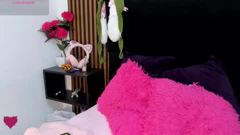 Madelin Clerk online show from December 2, 8:00 pm