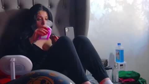 Snapshot of madelynvelure chatting on November 1, 6:26 am madelynvelure online show from November 1, 6:26 am