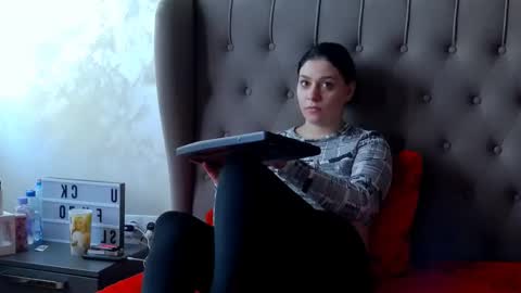 madelynvelure online show from December 15, 10:08 am