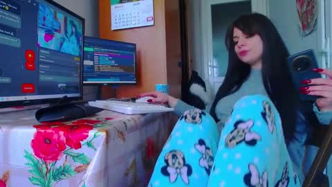 madelynvelure online show from April 9, 11:26 am