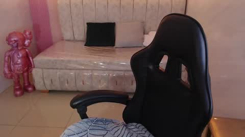 Madhison  online show from September 25, 8:23 pm