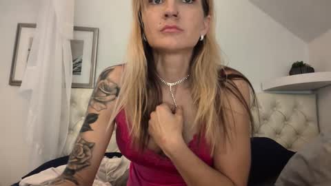 Madie Ray online show from October 4, 2:59 pm