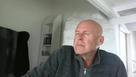 Snapshot of madio1187940 chatting on October 24, 2:13 pm madio1187940 online show from October 24, 2:13 pm