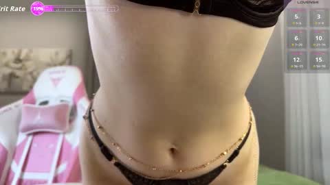 Snapshot of madison_davies_ chatting on October 31, 6:14 am Maddie online show from October 31, 6:14 am