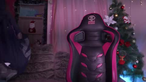 Madison   online show from November 25, 12:27 pm