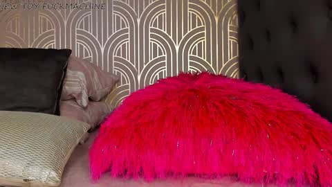 Snapshot of madison_milan chatting on December 11, 2:30 am online show from December 11, 2:30 am