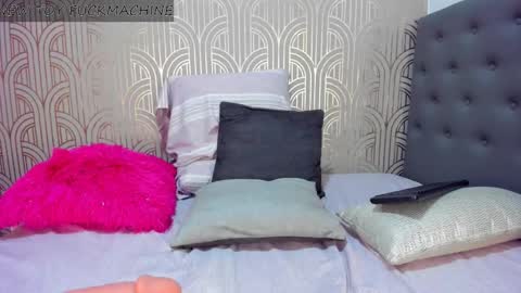 Snapshot of madison_milan chatting on December 22, 12:49 pm online show from December 22, 12:49 pm
