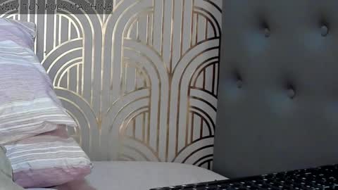 Snapshot of madison_milan chatting on December 26, 1:40 am online show from December 26, 1:40 am
