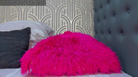Snapshot of madison_milan chatting on December 31, 2:08 am online show from December 31, 2:08 am