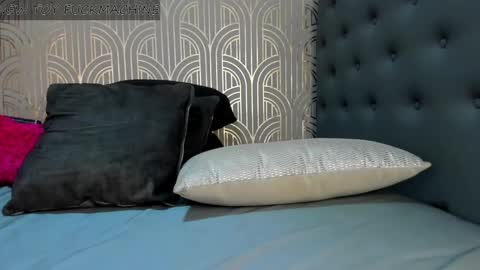 Snapshot of madison_milan chatting on January 3, 2:43 am online show from January 3, 2:43 am