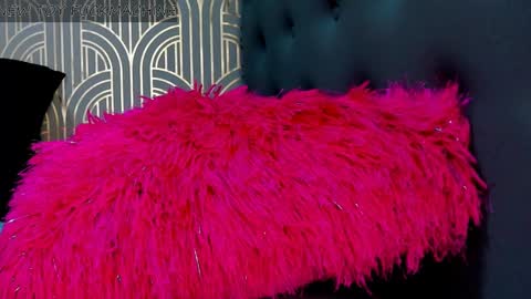 Snapshot of madison_milan chatting on January 5, 12:42 am online show from January 5, 12:42 am