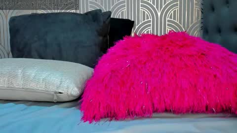 Snapshot of madison_milan chatting on January 11, 2:30 am online show from January 11, 2:30 am