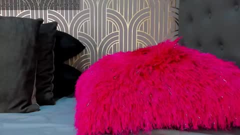 Snapshot of madison_milan chatting on January 12, 1:53 am online show from January 12, 1:53 am