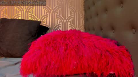 Snapshot of madison_milan chatting on January 18, 2:47 am online show from January 18, 2:47 am