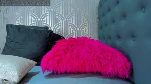Snapshot of madison_milan chatting on January 19, 1:53 am online show from January 19, 1:53 am