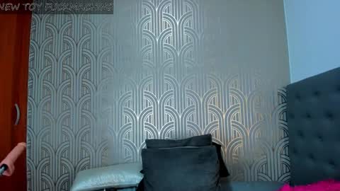 Snapshot of madison_milan chatting on January 25, 2:47 am online show from January 25, 2:47 am