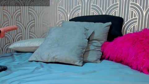 Snapshot of madison_milan chatting on February 8, 4:47 am online show from February 8, 4:47 am