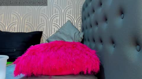 Snapshot of madison_milan chatting on March 2, 10:16 pm online show from March 2, 10:16 pm