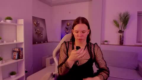 Snapshot of madison_mongomeri chatting on December 15, 3:11 am Medison online show from December 15, 3:11 am