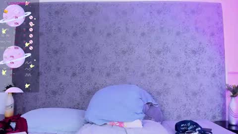 Snapshot of madison_roux chatting on February 7, 9:16 am Madison Roux online show from February 7, 9:16 am