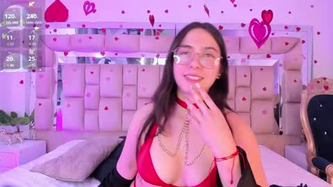 Snapshot of madison_roux chatting on February 11, 4:33 am Madison Roux online show from February 11, 4:33 am