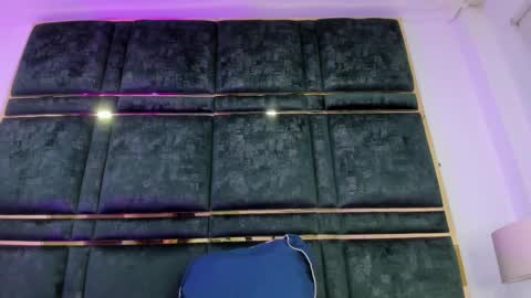 Snapshot of madison_roux chatting on February 23, 2:18 am Madison Roux online show from February 23, 2:18 am