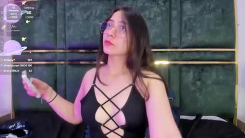 Snapshot of madison_roux chatting on February 23, 8:28 am Madison Roux online show from February 23, 8:28 am