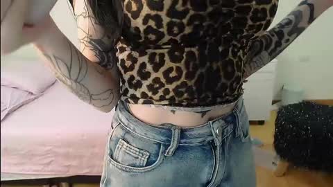 Snapshot of madison_v chatting on January 15, 3:43 am madison online show from January 15, 3:43 am