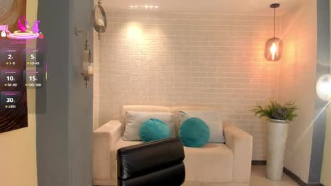 Maddi Collins online show from March 5, 12:59 am