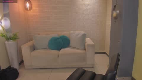 Maddi Collins online show from October 21, 2:01 am