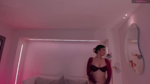 Maddi Collins online show from October 28, 7:16 pm