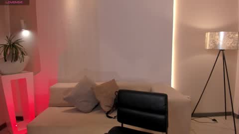 Maddi Collins online show from November 5, 7:25 pm