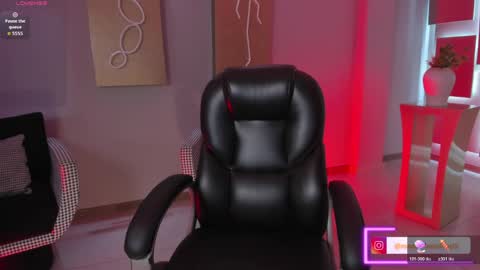 Maddi Collins online show from April 3, 11:19 am