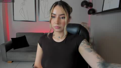 Maddi Collins online show from April 22, 11:01 am