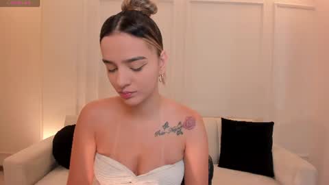 Snapshot of madisoncollinsx chatting on June 30, 7:48 pm Maddi Collins online show from June 30, 7:48 pm