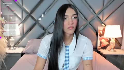 Snapshot of madisonherrera chatting on May 25, 5:41 pm Maddi online show from May 25, 5:41 pm
