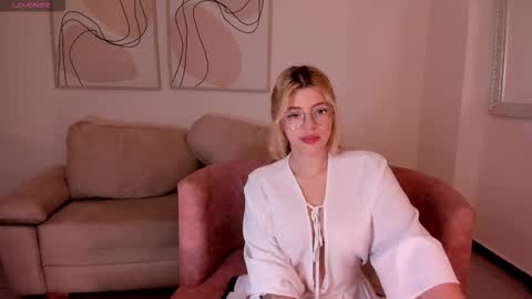 Snapshot of madisonkane chatting on October 27, 11:14 am Madison Kane online show from October 27, 11:14 am