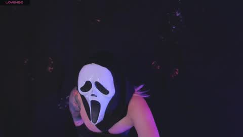 Snapshot of madisonkane chatting on October 31, 12:50 pm Madison Kane online show from October 31, 12:50 pm