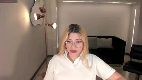 Snapshot of madisonkane chatting on November 30, 11:47 am Madison Kane online show from November 30, 11:47 am