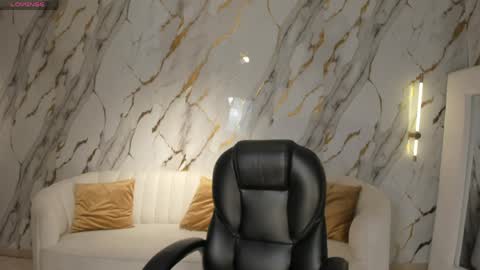 Madison Kane online show from April 12, 11:15 am