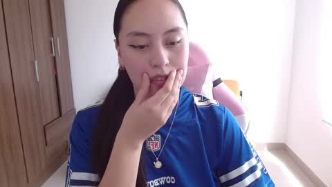 Snapshot of madissonn__ chatting on November 5, 6:52 pm MADY online show from November 5, 6:52 pm