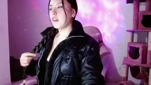 Snapshot of madissonn__ chatting on December 15, 4:28 am MADY online show from December 15, 4:28 am