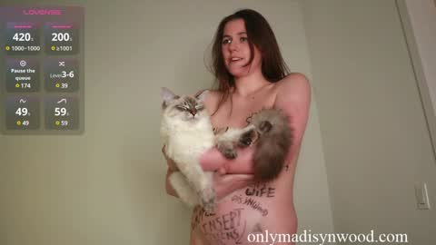 Snapshot of madisynwood chatting on December 7, 2:20 am Madisyn Wood online show from December 7, 2:20 am
