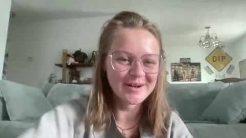 Snapshot of madlymads chatting on December 14, 3:39 pm madlymads online show from December 14, 3:39 pm